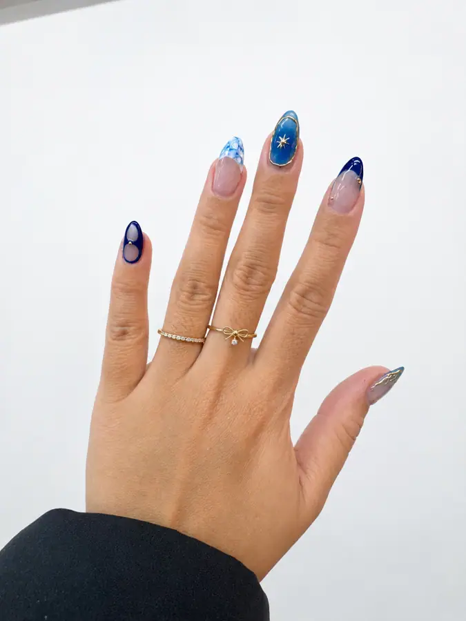 Blue swirl accent nails